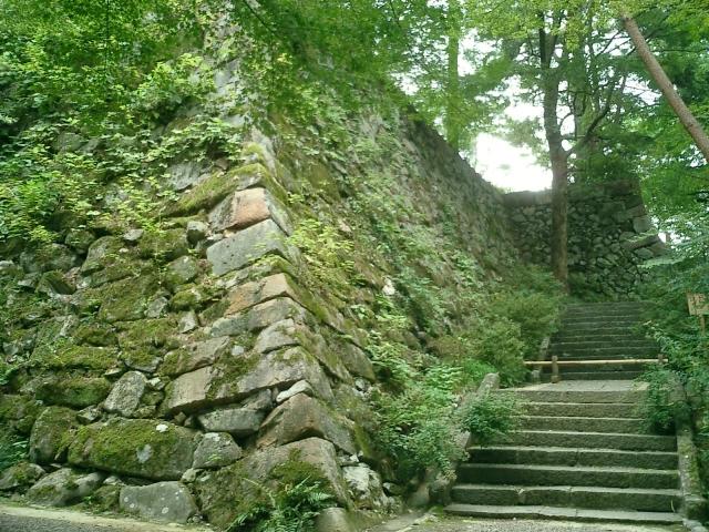 亀山城の遺構